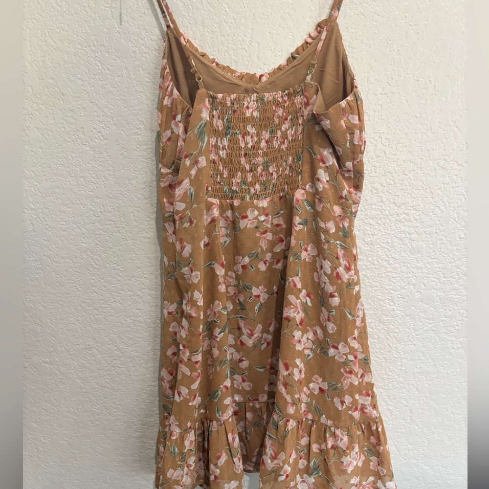 Sage The Label Camel Blush Dress - Small
This dress is very floral and flowing! - Picture 3 of 8